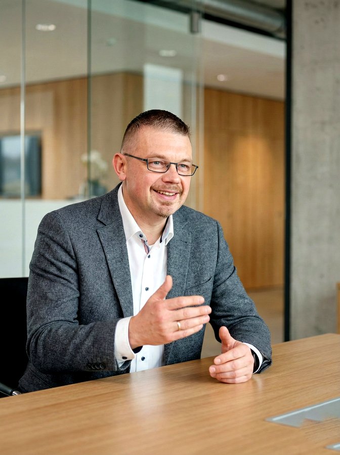 Volker Bloch — Senior ERP CRM Berater im Beratungsgespräch